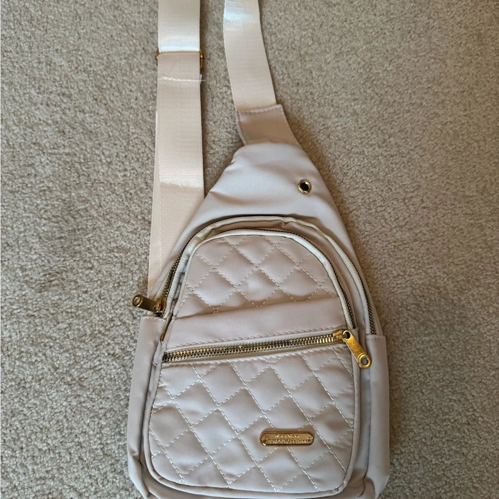 NWOT Elegant Beige Quilted Sling Bag - Picture 2 of 13